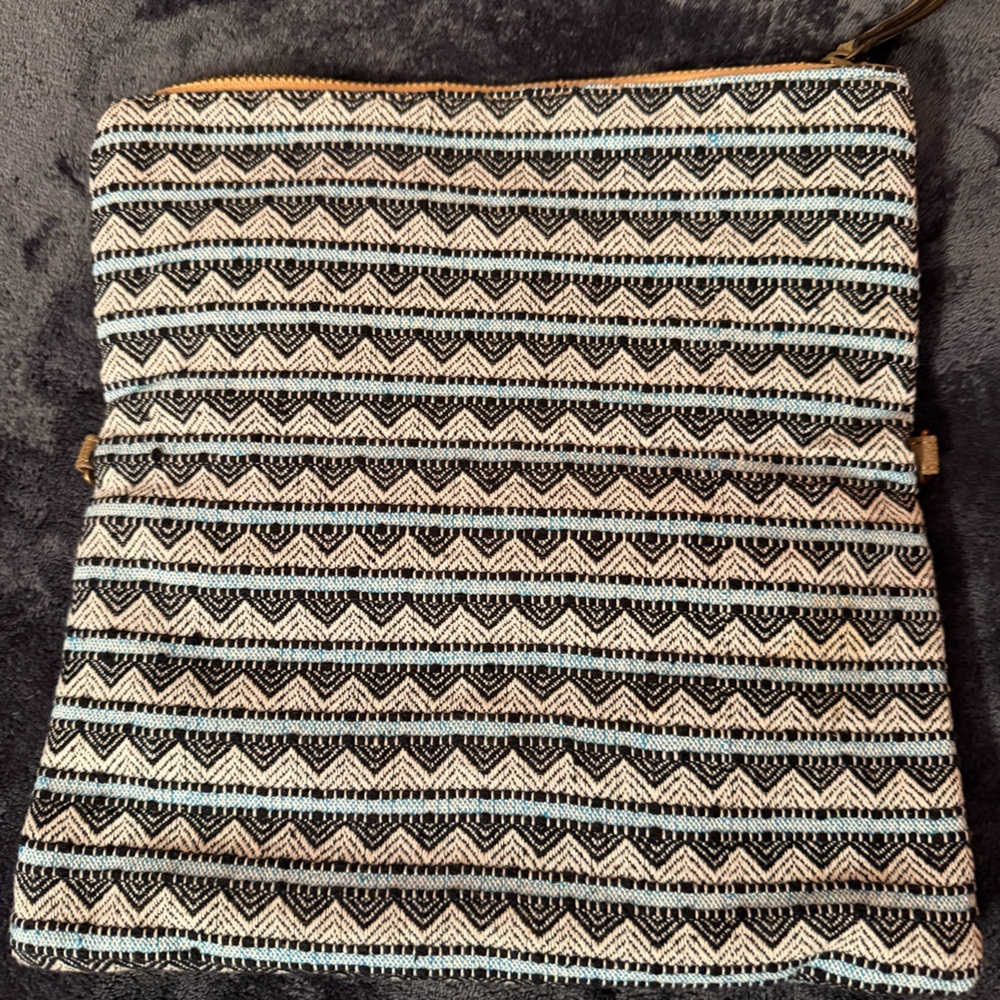 Patterned Clutch Bag - Picture 4 of 6